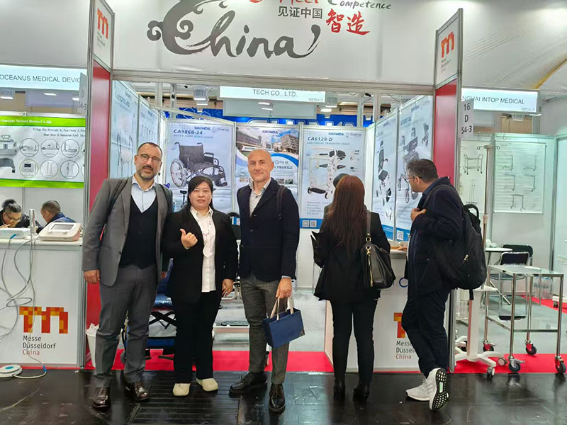 Yuteng Medical في معرض دبي