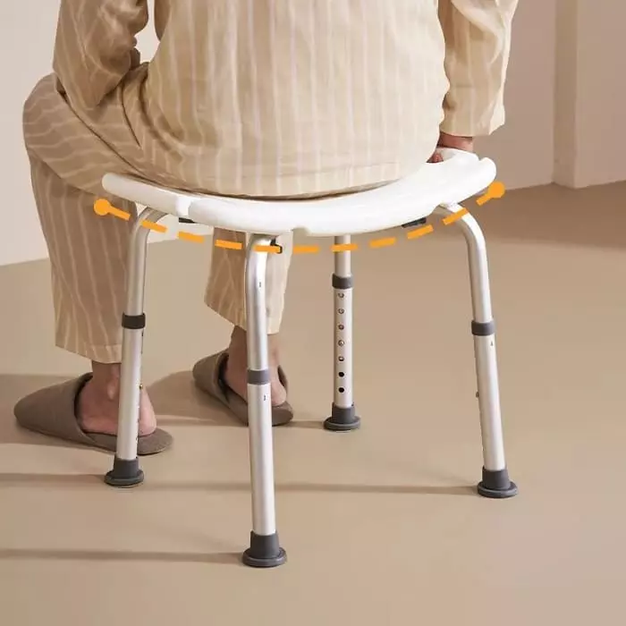 كيفية اختيار مقعد الدش والكراسي اقرأ هذا.
